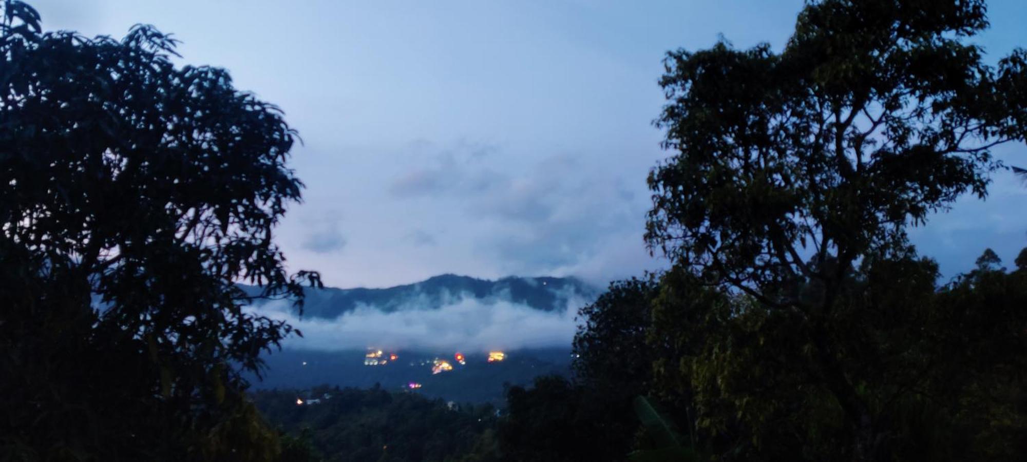 Chalona Hill View Hotell Munnar Exteriör bild