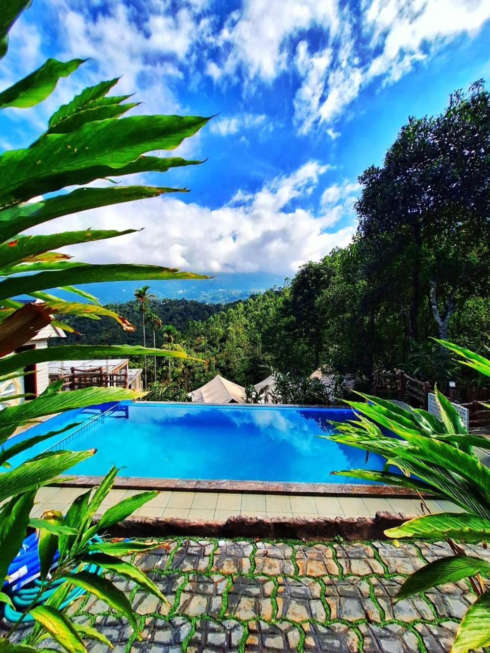 Chalona Hill View Hotell Munnar Exteriör bild